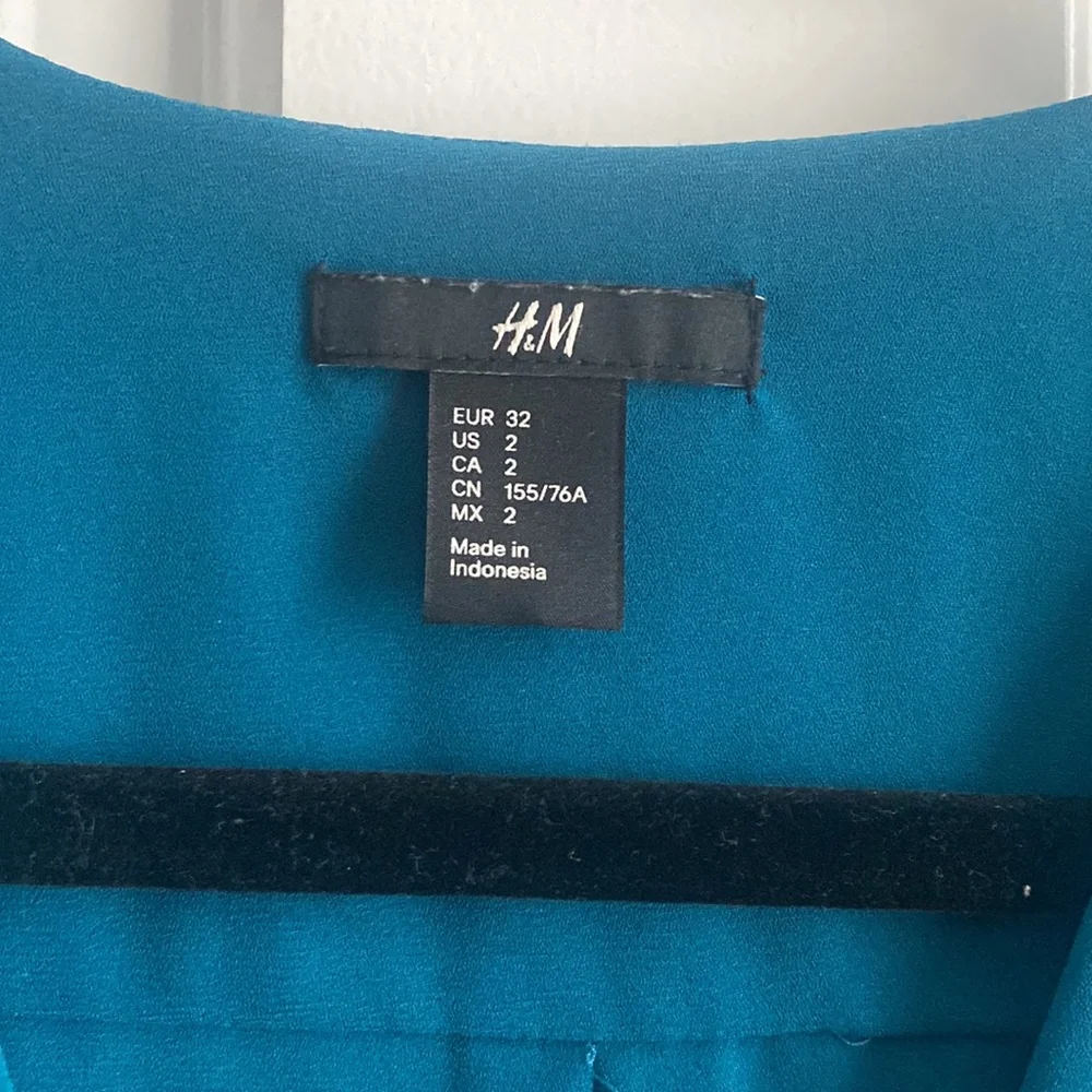 H&M button down blouse - Picture 3 of 4